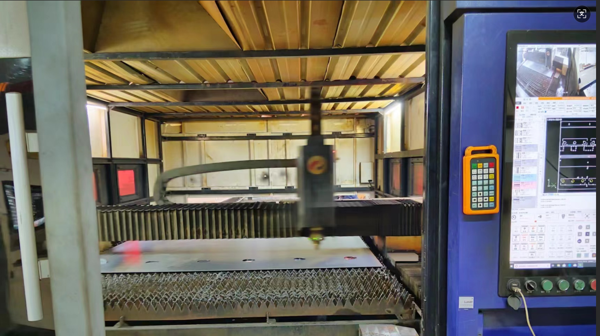 6000W fiber laser cutting machine with CNC control panel